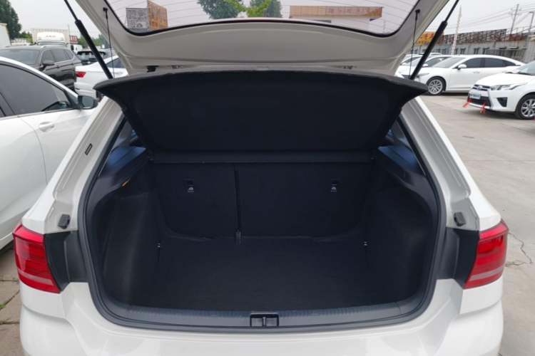 Used Volkswagen Santana 2017 Haval H9 1.6L Automatic Comfort Edition Trunk