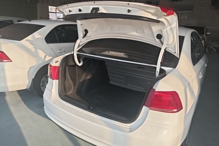 Used Volkswagen Santana 2017 Haval H6 1.6L Automatic Fashion Edition Trunk