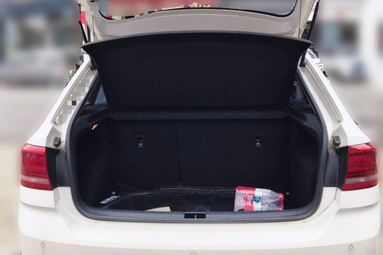 Used Volkswagen Santana 2017 Haval H9 1.6L Automatic Comfort Edition Trunk