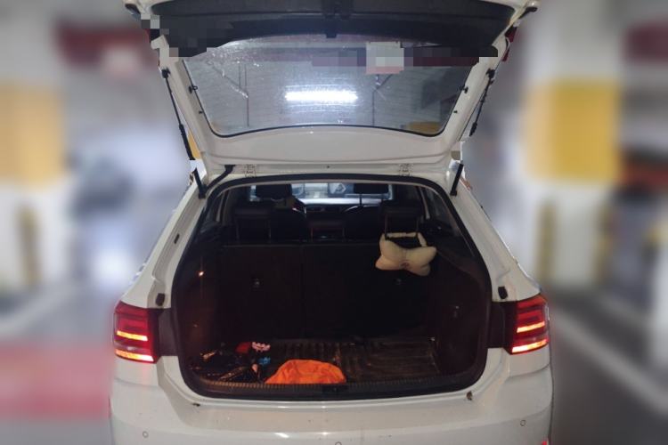 Used Volkswagen Santana 2017 Haval H9 1.6L Automatic Comfort Edition Trunk