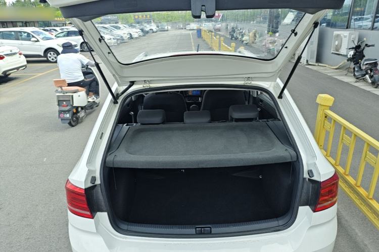 Used Volkswagen Santana 2017 HaoNa 1.4L Manual Fashion Edition Trunk