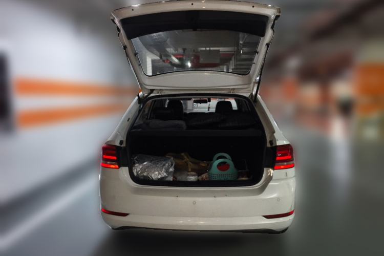 Used Volkswagen Santana 2017 Haval H9 1.6L Automatic Comfort Edition Trunk