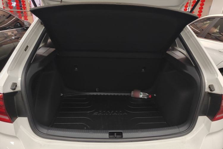 Used Volkswagen Santana 2017 Haval H6 1.6L Automatic Fashion Edition Trunk