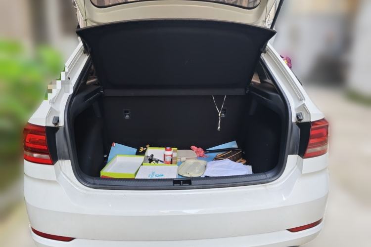 Used Volkswagen Santana 2017 Haval H6 1.6L Automatic Fashion Edition Trunk