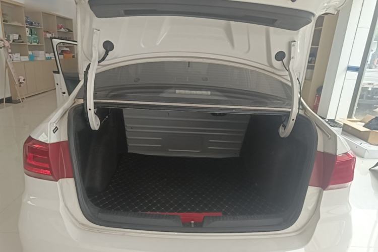 Used Volkswagen Santana 2017 Haval H6 1.6L Automatic Fashion Edition Trunk