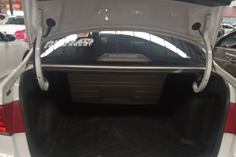 Used Volkswagen Santana 2017 Haval H6 1.6L Automatic Fashion Edition Trunk