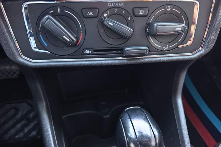 Used Volkswagen Santana 2017 Haval H6 1.6L Automatic Fashion Edition Interior 6