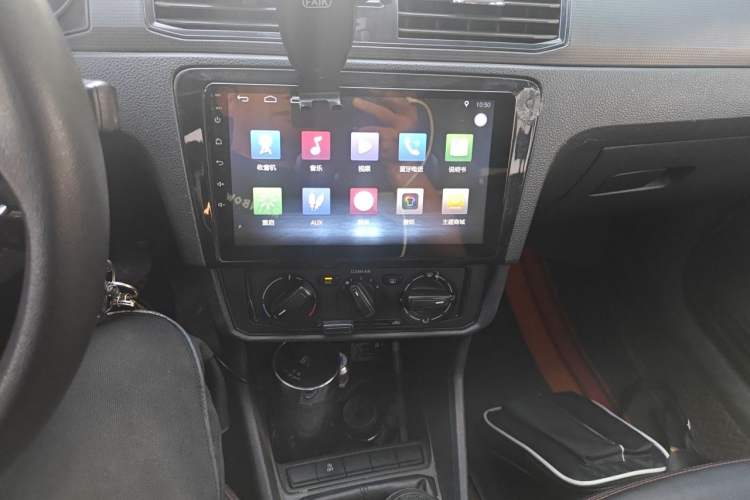 Used Volkswagen Santana 2018 1.5L Manual Fashion Edition Audio And AC Panel