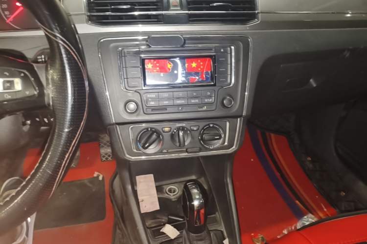 Used Volkswagen Santana 2018 1.5L Automatic Comfort Edition Audio And AC Panel