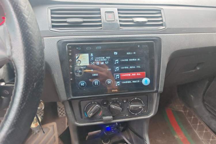 Used Volkswagen Santana 2018 1.5L Manual Fashion Edition Audio And AC Panel