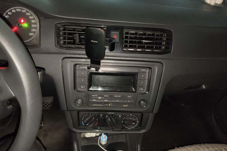 Used Volkswagen Santana 2018 1.5L Automatic Fashion Edition Audio And AC Panel