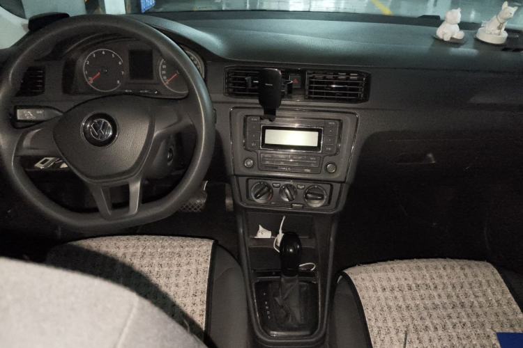 Used Volkswagen Santana 2018 1.5L Automatic Fashion Edition Center Console