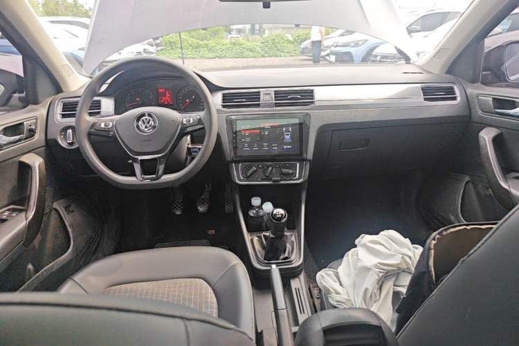 Used Volkswagen Santana 2018 1.5L Manual Comfort Edition Center Console
