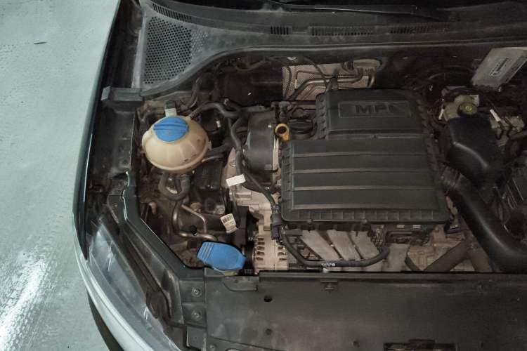 Used Volkswagen Santana 2018 1.5L Automatic Fashion Edition Engine Bay Right