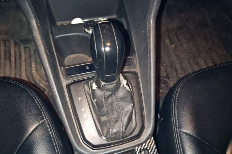 Used Volkswagen Santana 2018 1.5L Automatic Fashion Edition Gear Lever