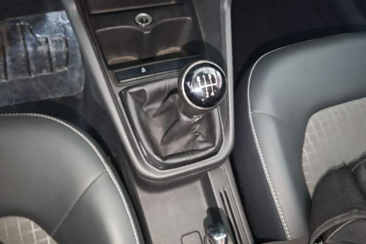 Used Volkswagen Santana 2018 1.5L Manual Comfort Edition Gear Lever