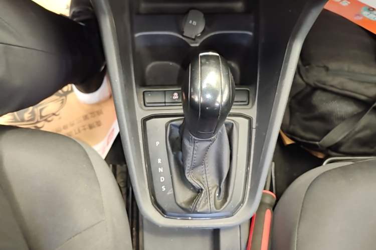 Used Volkswagen Santana 2018 1.5L Automatic Fashion Edition Gear Lever