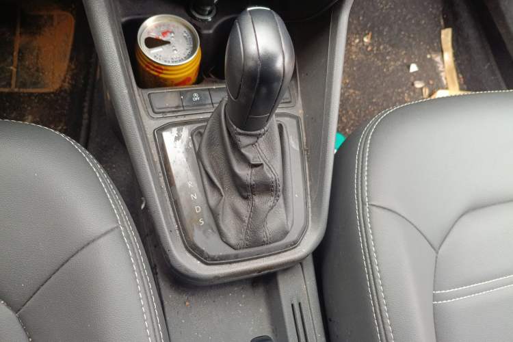 Used Volkswagen Santana 2018 1.5L Automatic Fashion Edition Gear Lever