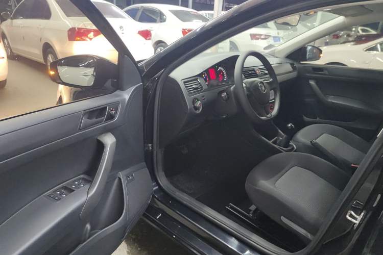 Used Volkswagen Santana 2018 1.5L Manual Fashion Edition Interior 3