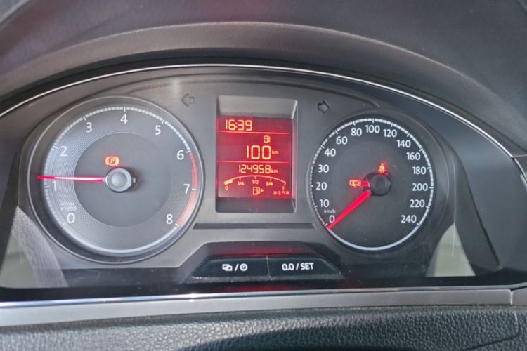 Used Volkswagen Santana 2018 1.5L Manual Comfort Edition Odometer Close Up