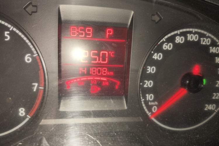 Used Volkswagen Santana 2018 1.5L Automatic Fashion Edition Odometer Close Up