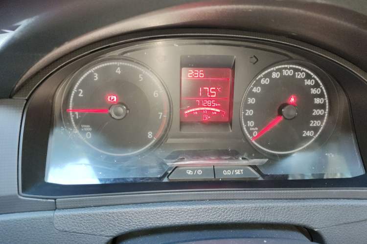 Used Volkswagen Santana 2018 1.5L Manual Fashion Edition Odometer Close Up