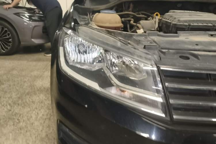 Used Volkswagen Santana 2018 1.5L Automatic Comfort Edition Right Front Headlight