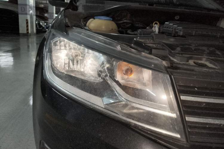 Used Volkswagen Santana 2018 1.5L Automatic Fashion Edition Right Front Headlight