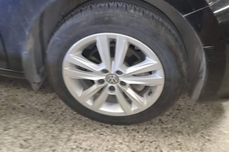 Used Volkswagen Santana 2018 1.5L Automatic Comfort Edition Right Front Wheel Hub