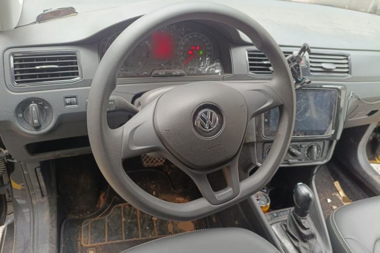 Used Volkswagen Santana 2018 1.5L Automatic Fashion Edition Steering Wheel