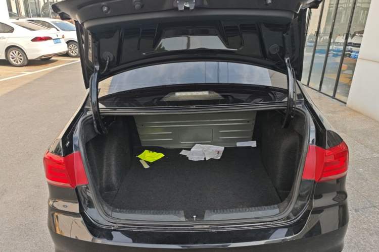 Used Volkswagen Santana 2018 1.5L Manual Fashion Edition Trunk