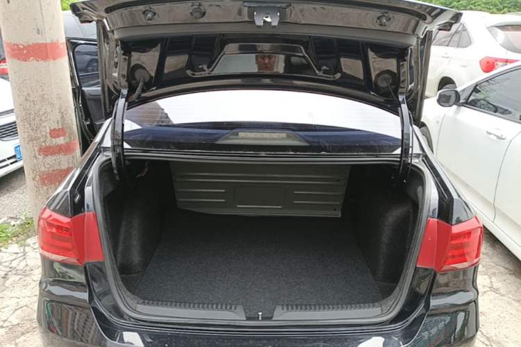 Used Volkswagen Santana 2018 1.5L Manual Fashion Edition Trunk