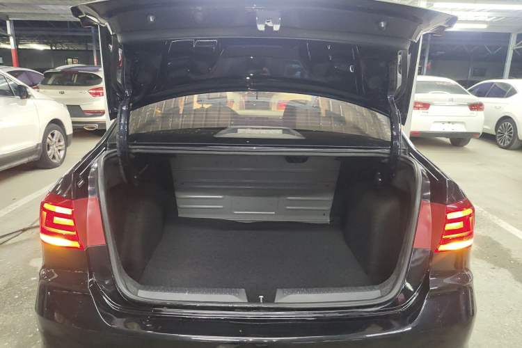 Used Volkswagen Santana 2018 1.5L Manual Fashion Edition Trunk