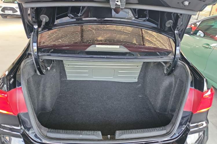 Used Volkswagen Santana 2018 1.5L Manual Comfort Edition Trunk