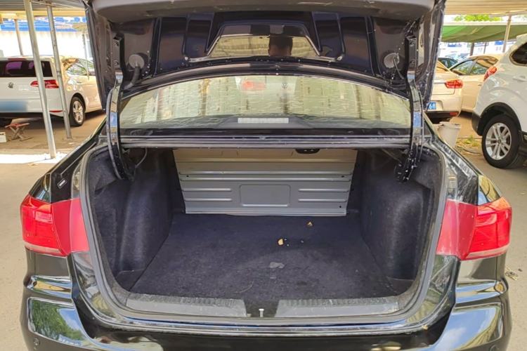 Used Volkswagen Santana 2018 1.5L Automatic Fashion Edition Trunk