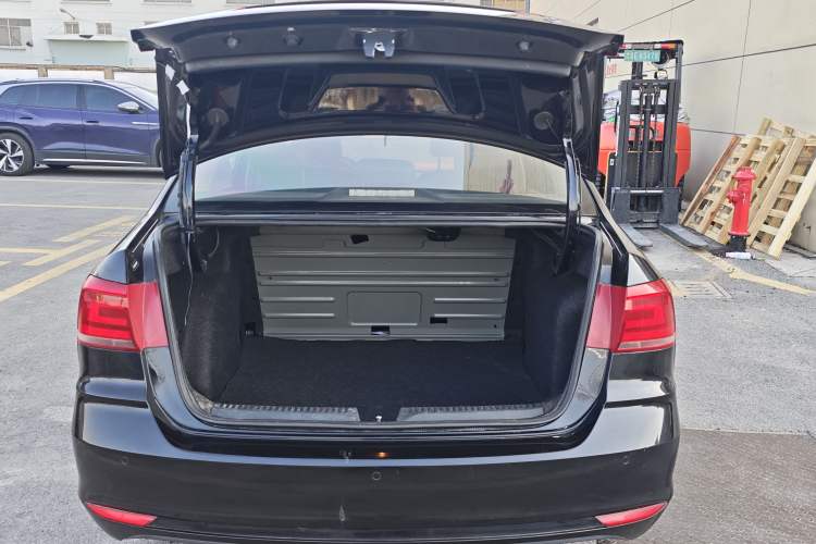 Used Volkswagen Santana 2018 1.5L Automatic Comfort Edition Trunk