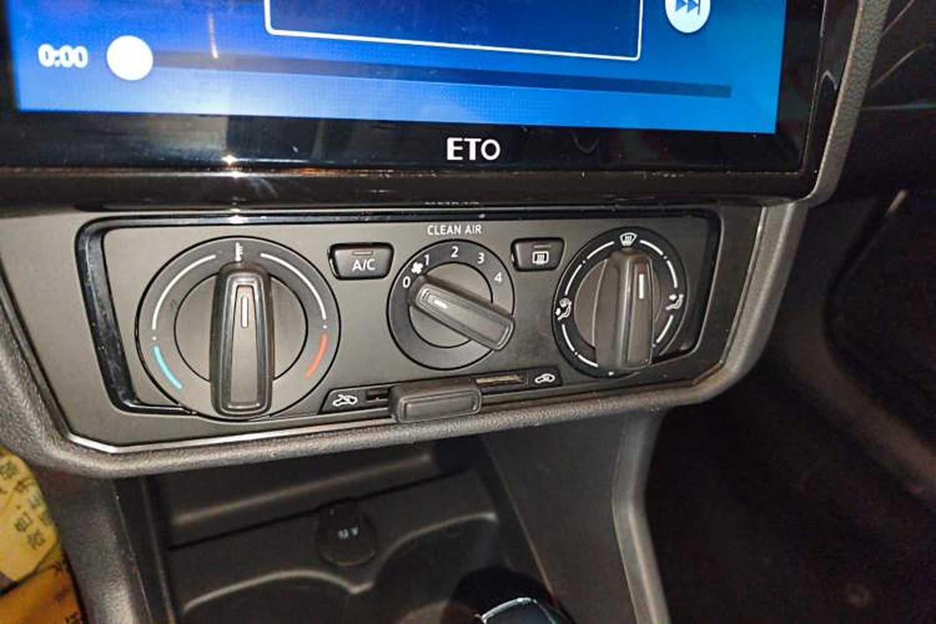 Used Volkswagen Santana 2018 1.5L Automatic Fashion Edition Audio And AC Panel