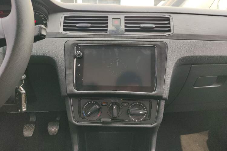 Used Volkswagen Santana 2018 1.5L Manual Fashion Edition Audio And AC Panel