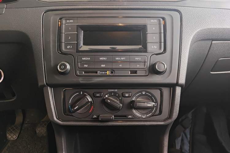 Used Volkswagen Santana 2018 1.5L Manual Fashion Edition Audio And AC Panel