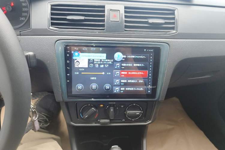 Used Volkswagen Santana 2018 1.5L Automatic Fashion Edition Audio And AC Panel