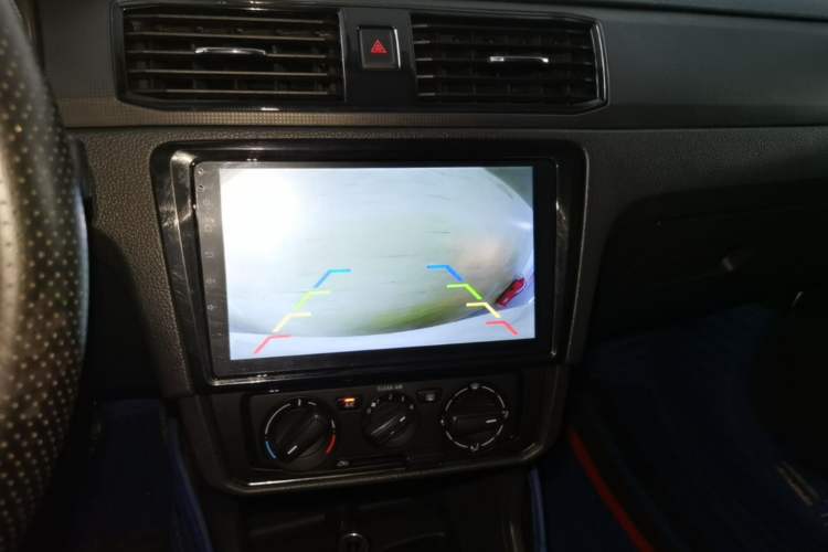 Used Volkswagen Santana 2018 1.5L Manual Fashion Edition Audio And AC Panel