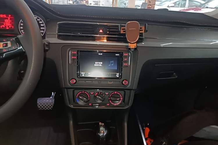 Used Volkswagen Santana 2018 1.5L Automatic Fashion Edition Audio And AC Panel