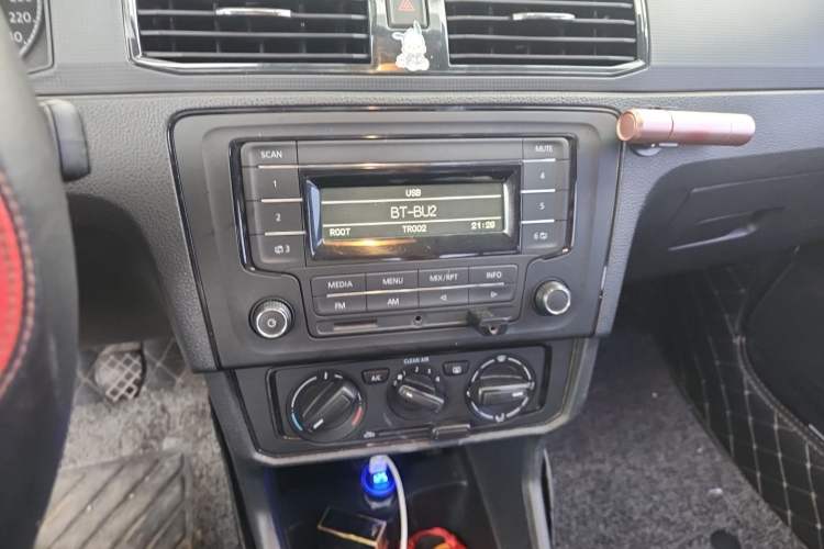 Used Volkswagen Santana 2018 1.5L Manual Fashion Edition Audio And AC Panel