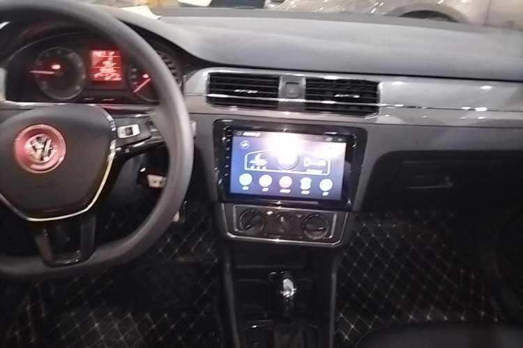 Used Volkswagen Santana 2018 1.5L Automatic Comfort Edition Audio And AC Panel