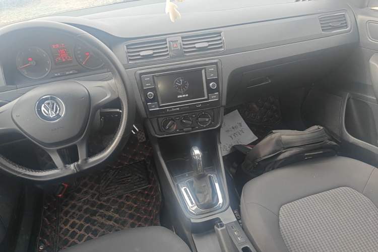 Used Volkswagen Santana 2018 1.5L Automatic Fashion Edition Audio And AC Panel