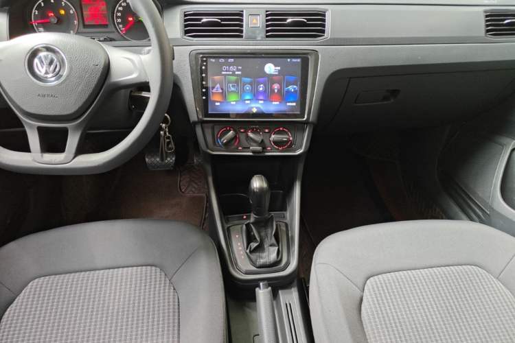 Used Volkswagen Santana 2018 1.5L Automatic Fashion Edition Audio And AC Panel