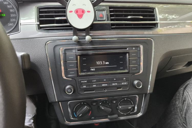 Used Volkswagen Santana 2018 1.5L Automatic Comfort Edition Audio And AC Panel