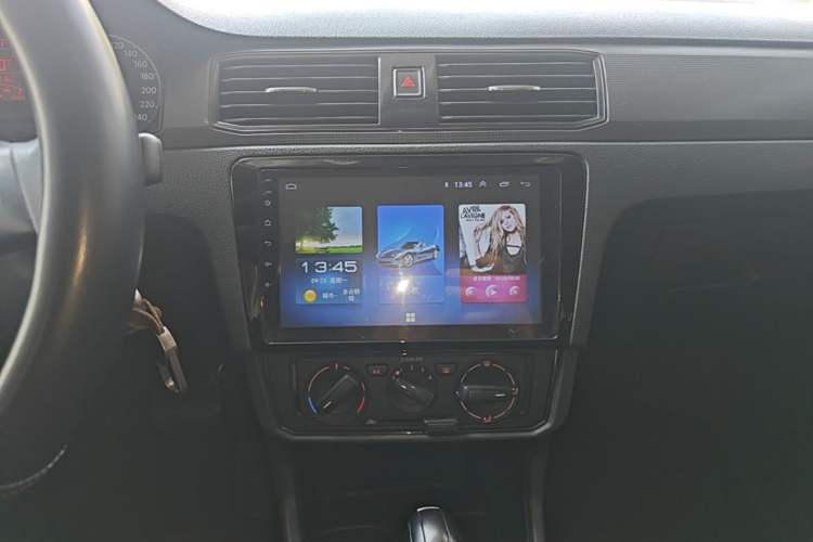 Used Volkswagen Santana 2018 1.5L Automatic Fashion Edition Audio And AC Panel