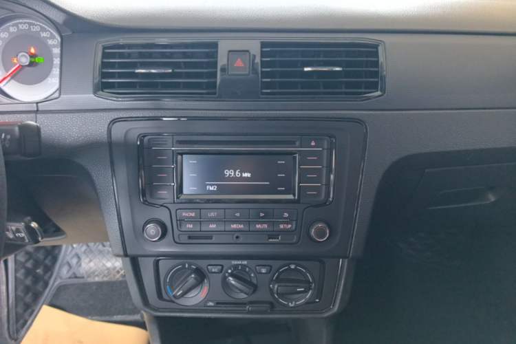 Used Volkswagen Santana 2018 1.5L Automatic Fashion Edition Audio And AC Panel