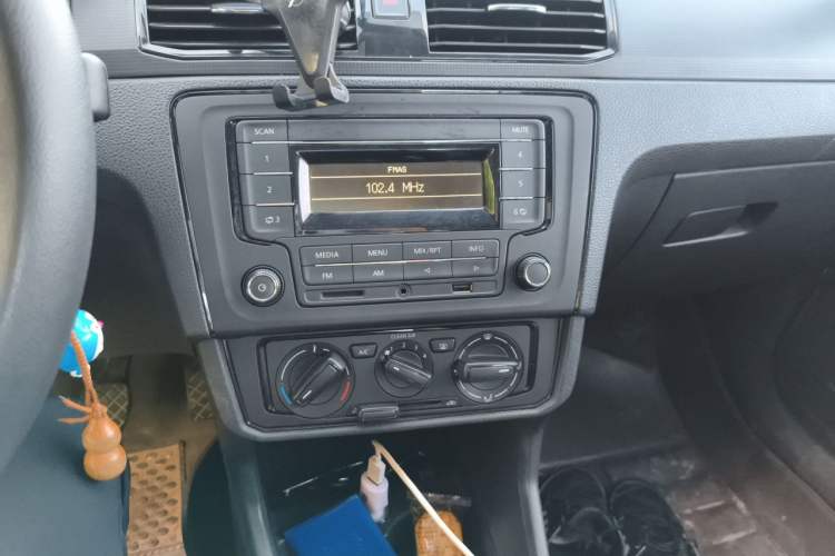 Used Volkswagen Santana 2018 1.5L Manual Fashion Edition Audio And AC Panel